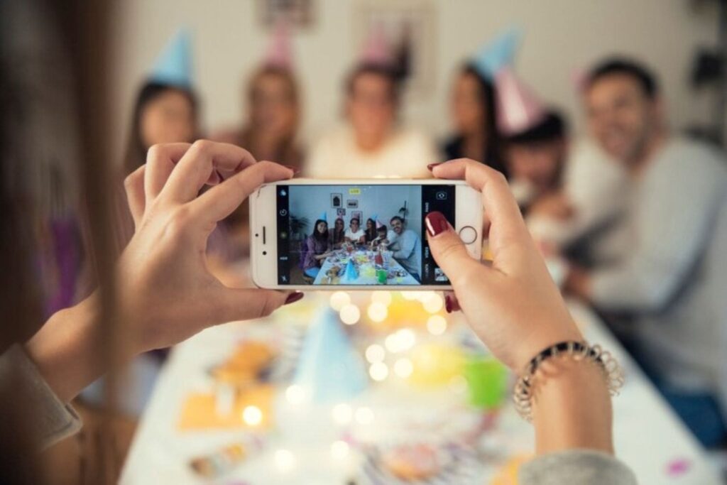 Risks and Benefits of Social Media Events Strategy | Social Media Affect Event Planning