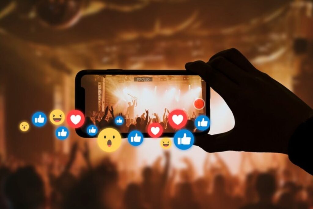 Risks and Benefits of Social Media Events Strategy | Why Promoting Events on Social Media is Important